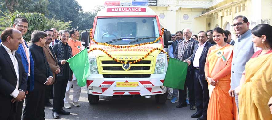 Flagging off the ambulance donated to University of Lucknow by Prof. Dinesh Sharma, MP, Rajya Sabha