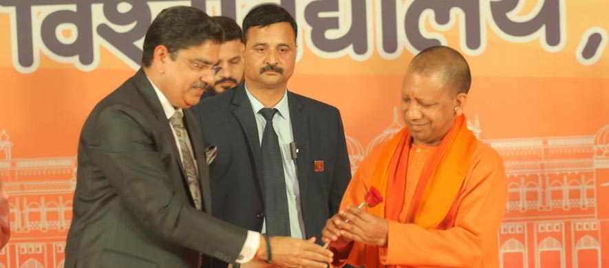 VC Prof. Alok Kumar Rai greeting and welcoming Honourable Chief Minister, Uttar Pradesh Shri Yogi Adityanath ji on occasion of NSIL 2024