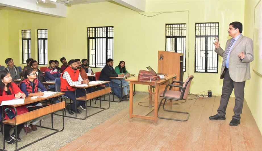 Vice-Chancellor taking class in Department of Business Administration