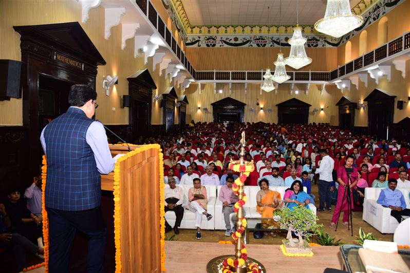 Glimpses of &quot;Prof. V.S. Ram Memorial Lecture&quot;. Organized by the Department of Political Science, University of Lucknow on 20th May, 2023. The Chief guest was His Excellency Mr. R.N. Ravi, Hon&apos;ble Governor, Tamil Nadu. Prof. Alok Kumar Rai, Hon&apos;ble Vice Ch