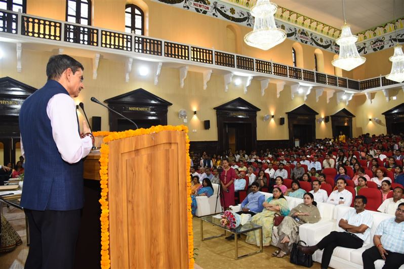 Glimpses of &quot;Prof. V.S. Ram Memorial Lecture&quot;. Organized by the Department of Political Science, University of Lucknow on 20th May, 2023. The Chief guest was His Excellency Mr. R.N. Ravi, Hon&apos;ble Governor, Tamil Nadu. Prof. Alok Kumar Rai, Hon&apos;ble Vice Ch